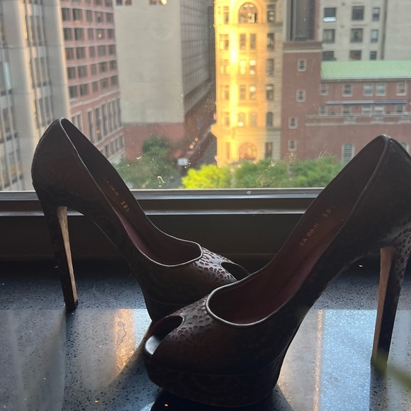 Christian Dior leather perforated open-toe high heels. Size 38 1/2. - Picture 1 of 7